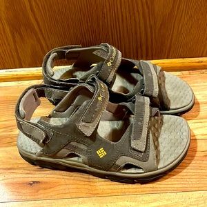 Columbia size 3 youth Castle Point 3 strap Velcro adjustable sandals water beach